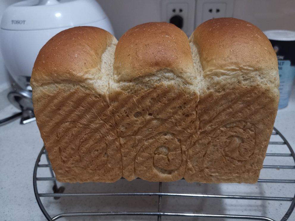 全家都爱吃的健康全麦吐司，新手也能做