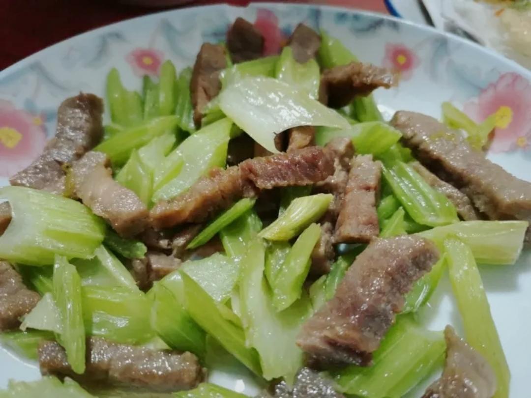 西芹炒牛柳【夏&私房菜】