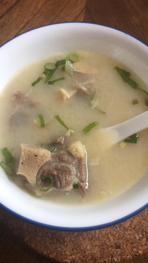 牛尾汤(不仅汤好喝，牛尾更有滋味)