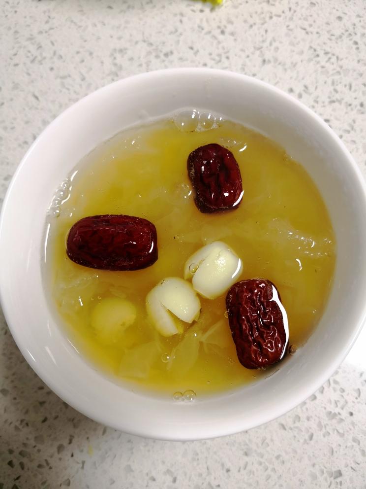 红枣银耳莲子羹的做法