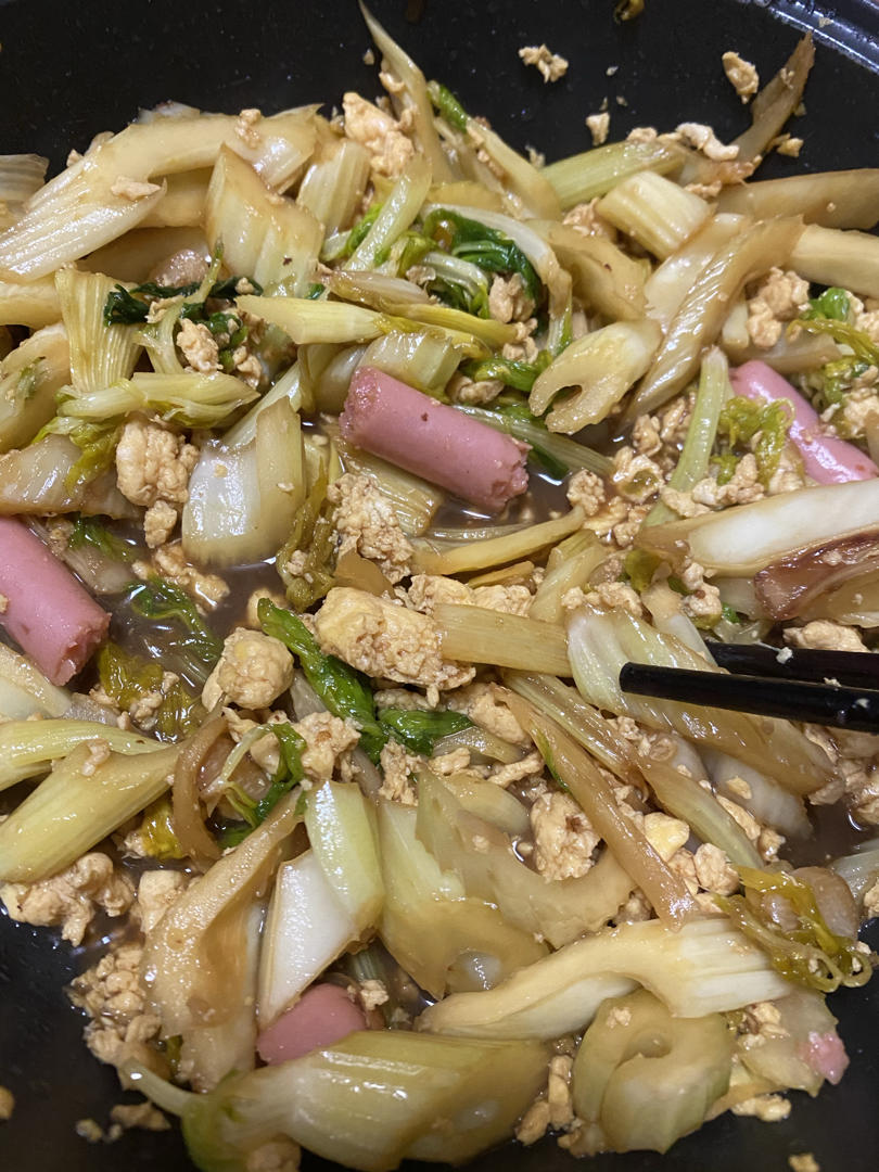 芹菜炒鸡蛋(超级简单的快手菜呀~)