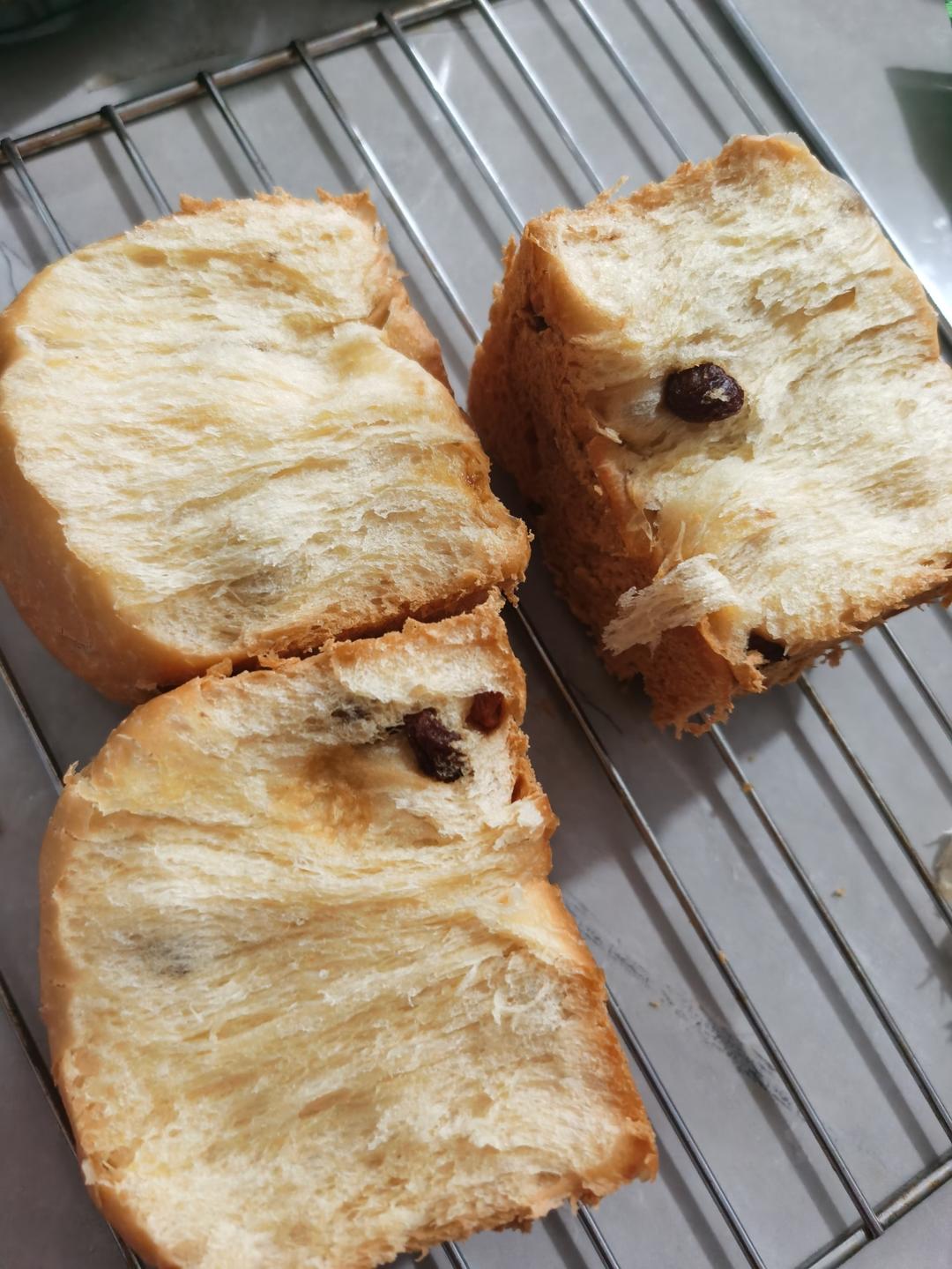 我最近每天做一个的葡萄干吐司，真的超松软好吃！