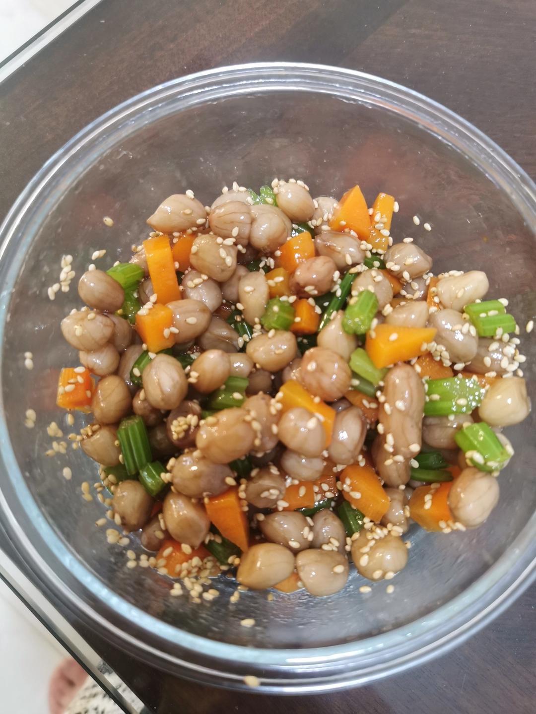 凉拌芹菜花生米胡萝卜