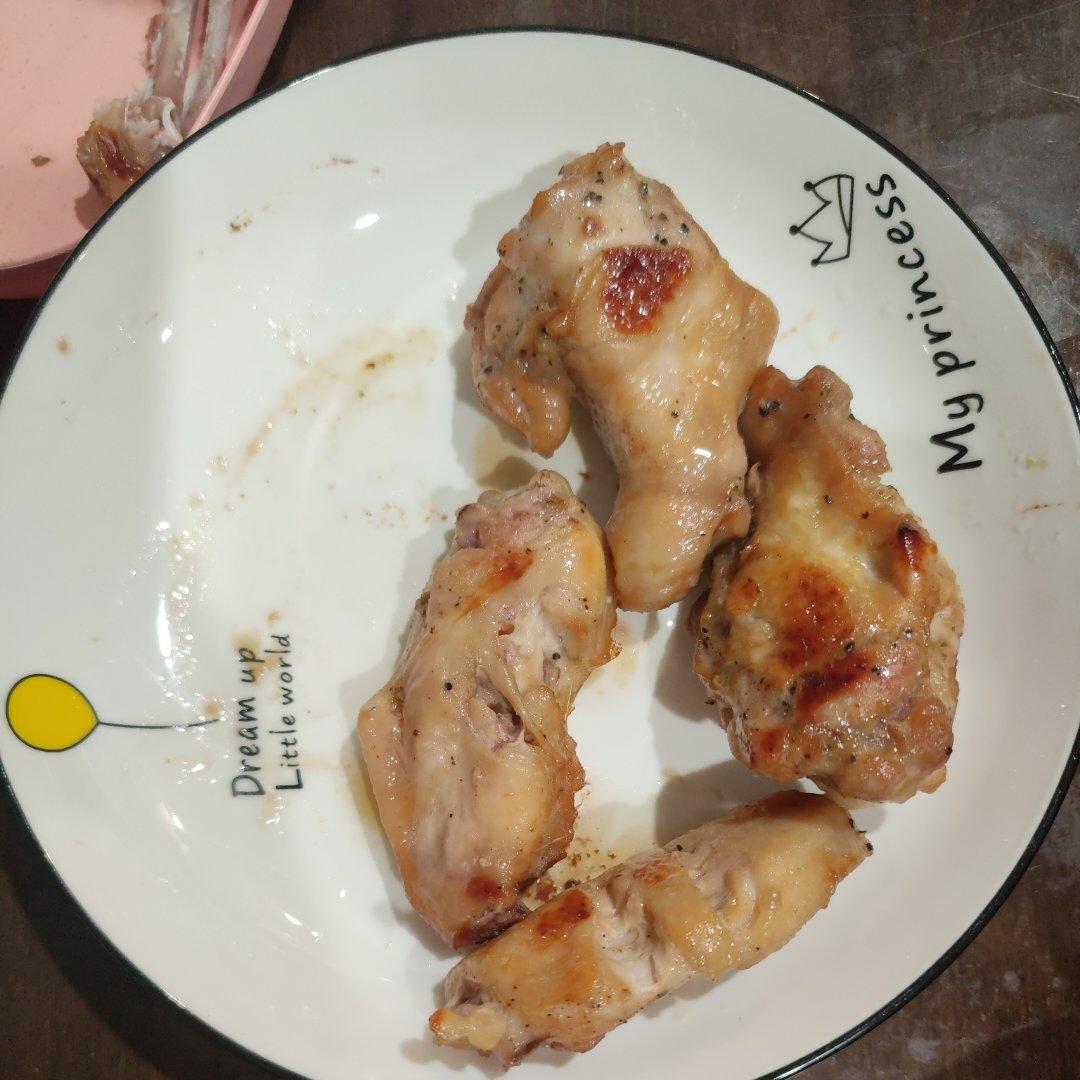 外香里嫩一口爆汁蒜蓉蜜汁烤鸡翅
