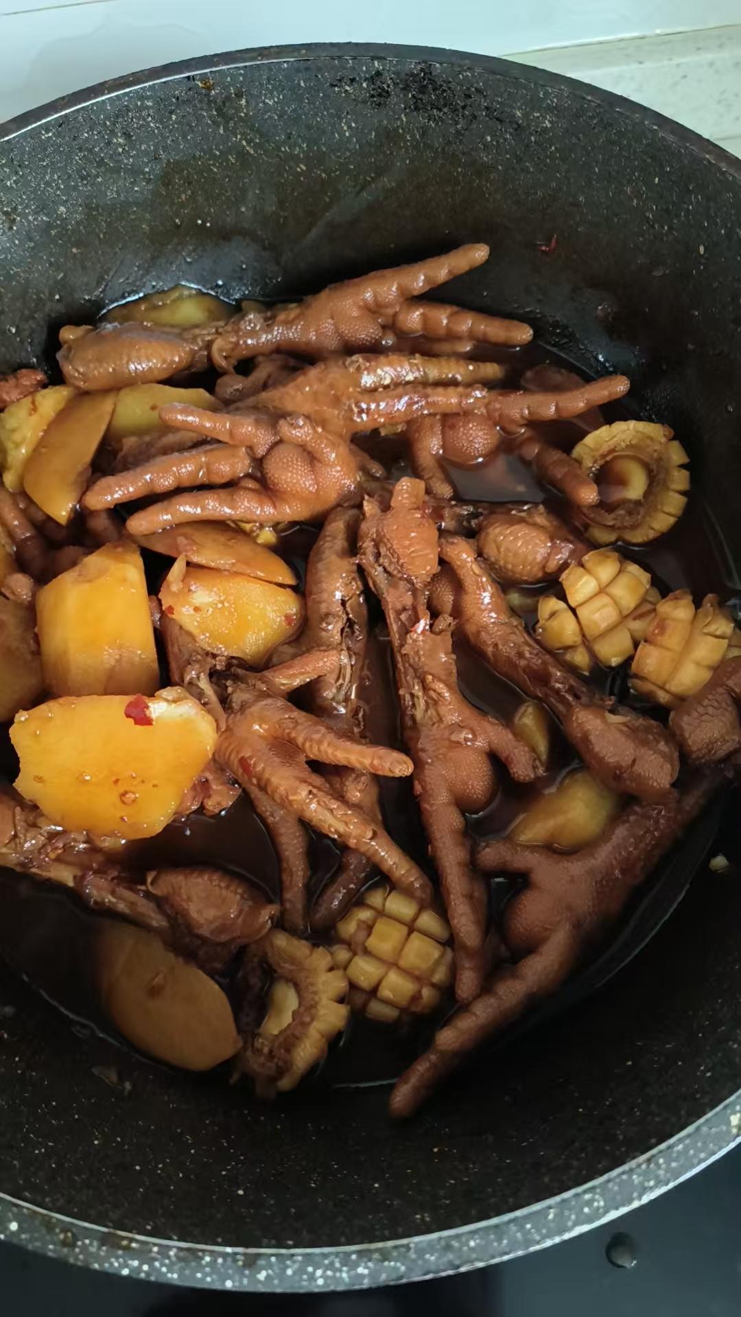 砂锅鸡爪煲