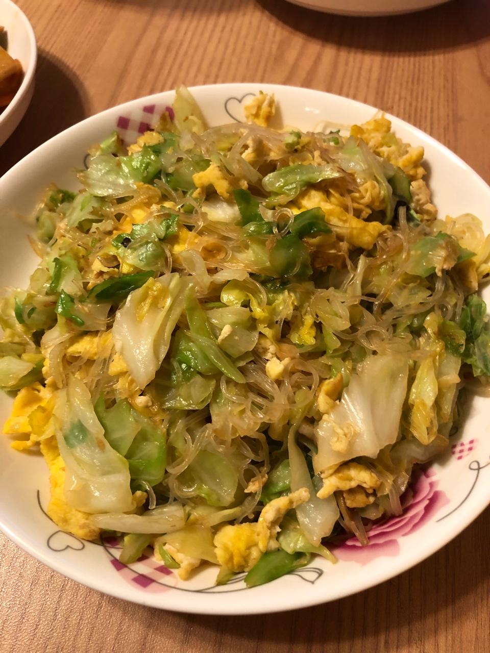 包菜粉丝炒鸡蛋