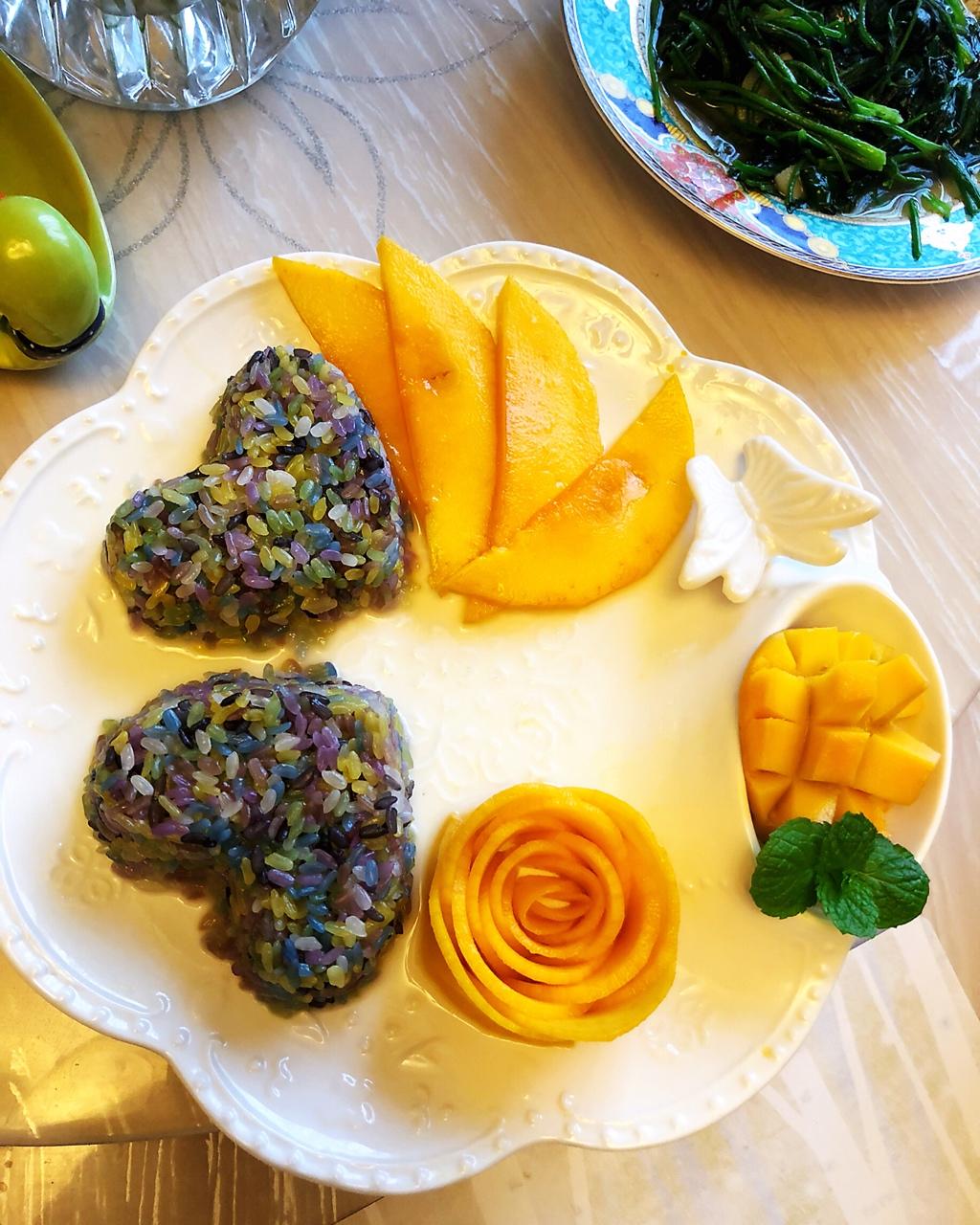 椰浆芒果糯米饭（附芒果玫瑰花做法）
