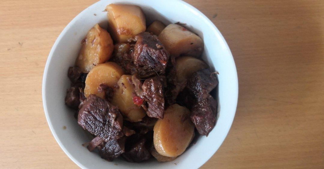 红烧牛肉炖土豆