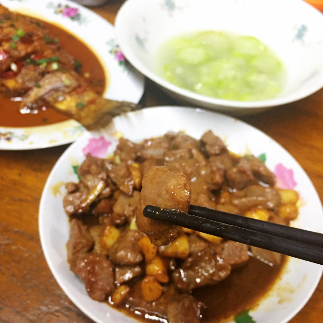 听起来就很好吃的黑椒蒜子牛肉粒