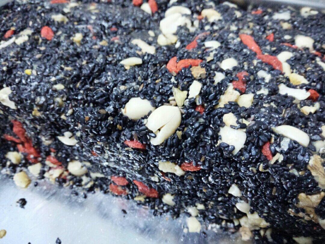 枸杞核桃花生黑芝麻片