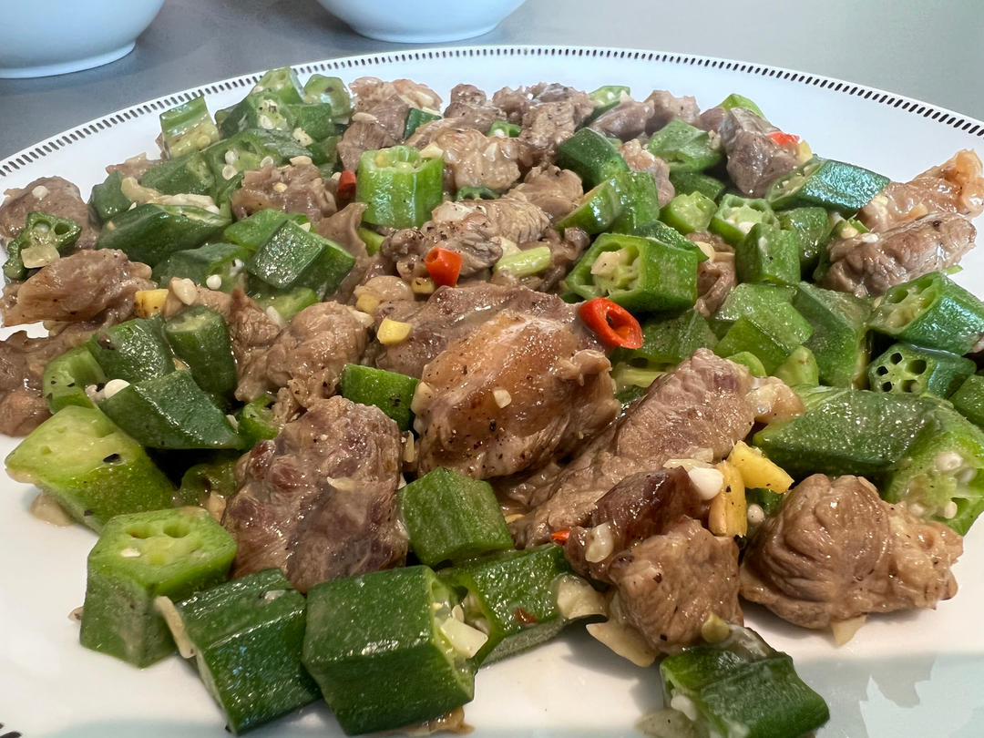 秋葵炒牛肉粒
