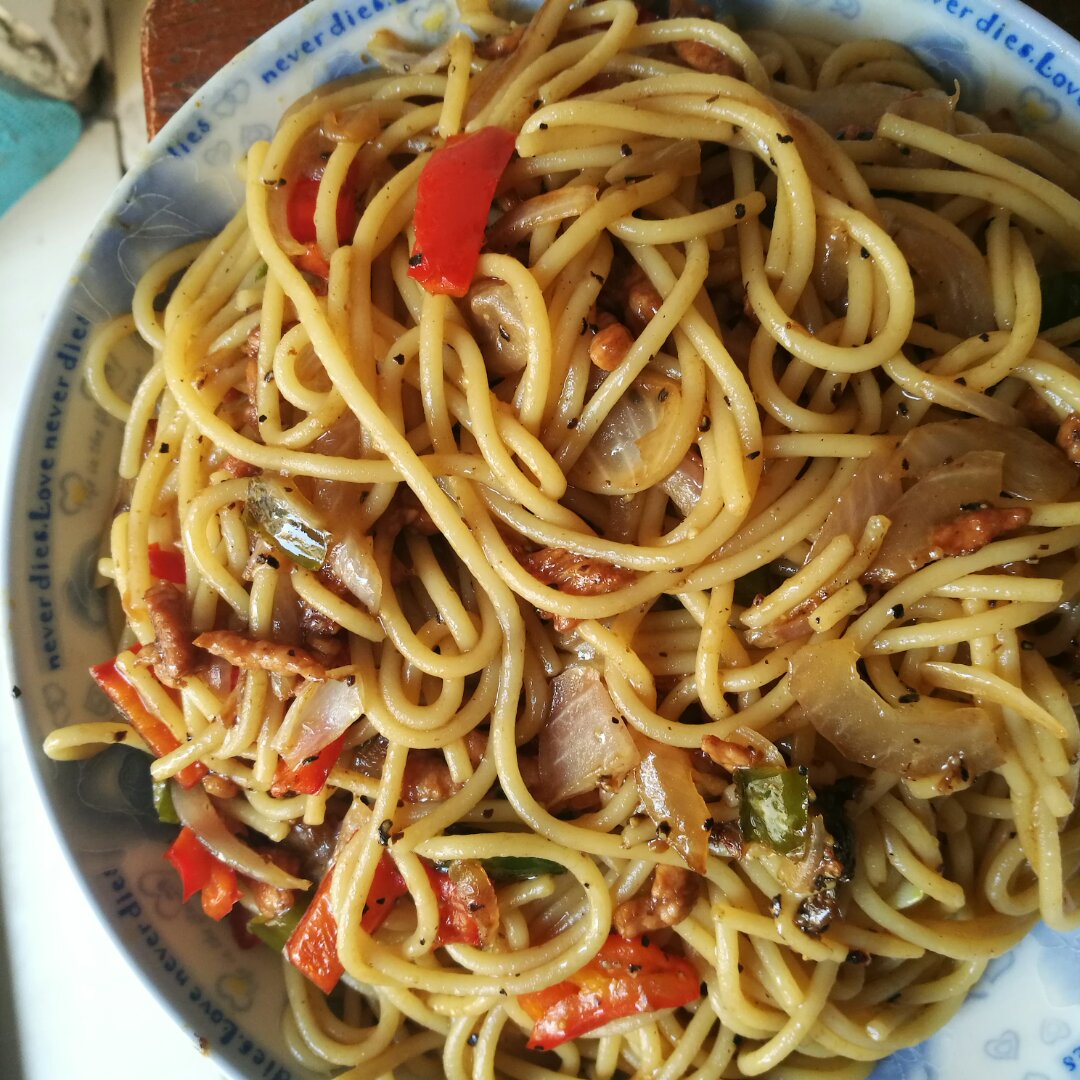 黑椒牛柳炒意面