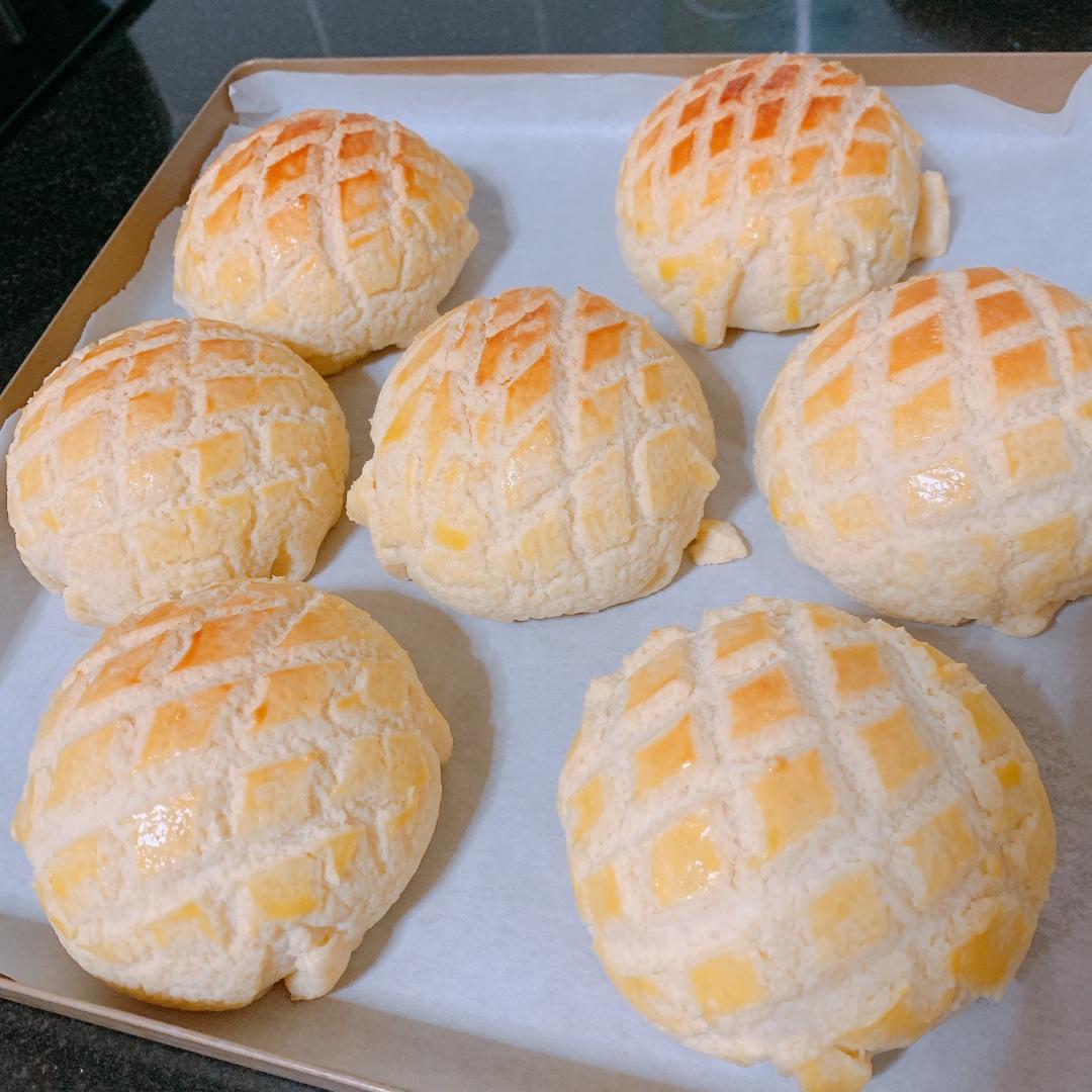 好吃到炸裂的港式菠萝包（附带制作酥皮的小视频）