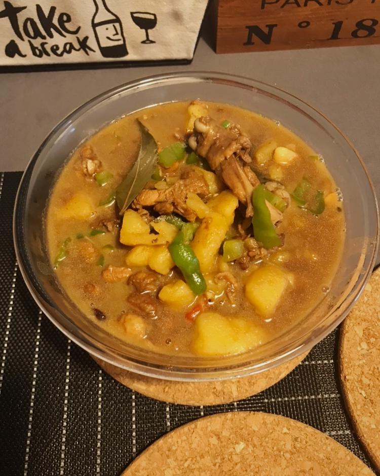 鸡腿炖土豆