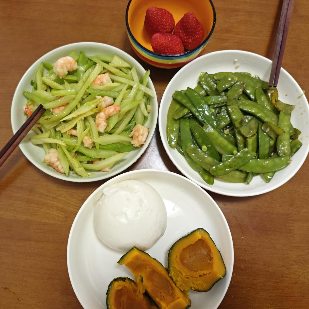 超级嫩的西芹吃法（西芹虾仁），小朋友也可以吃很多