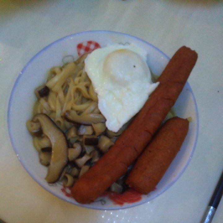菌汤面条 看得见的香菇 尝得到的鲜美 这才是真正的菌汤