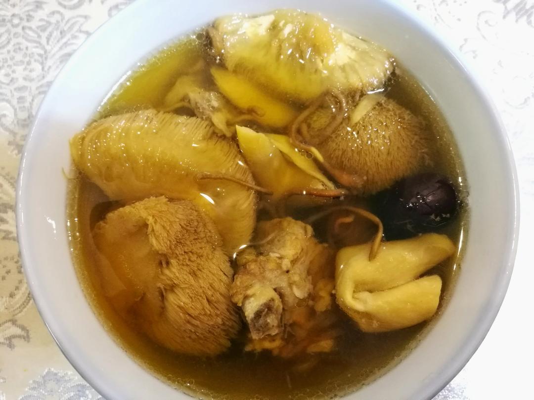 冬草花胶炖瘦肉