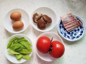 漂亮又美味的焗鸡蛋杂蔬培根番茄盅的做法 步骤1