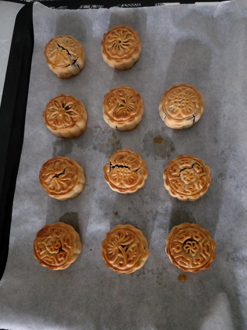 广式月饼－－蛋黄豆沙月饼