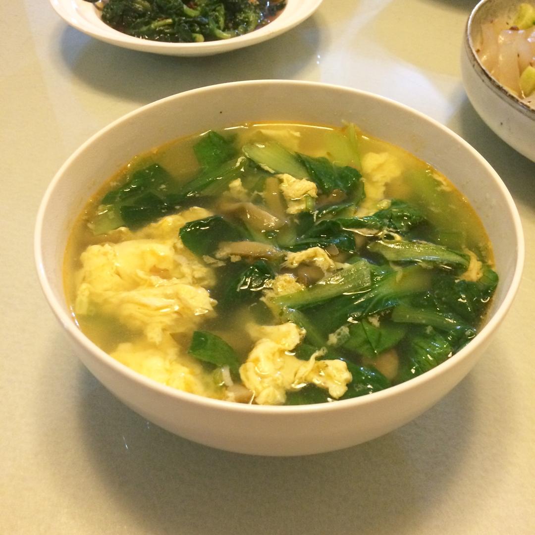 蚊孑孓做的鸡毛菜蛋汤