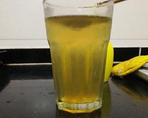 蜂蜜柠檬冰水的做法 步骤3