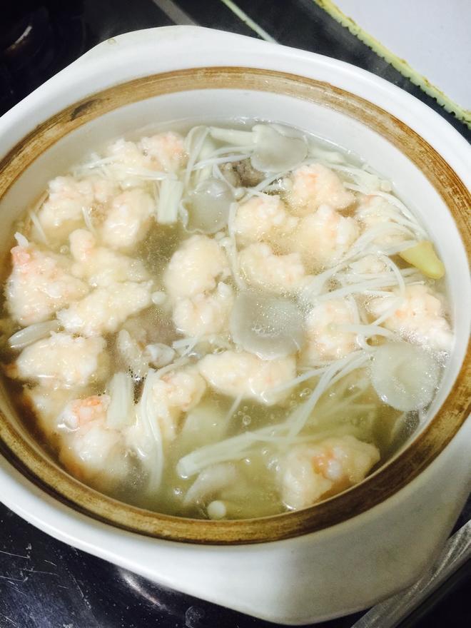 虾滑排骨菌菇汤的做法