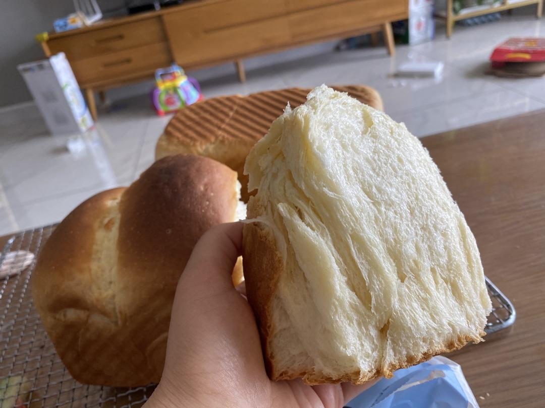 吐司方包，女儿说和来自台湾的爸爸糖一样好看好吃。零失败（是指我个人制作没有失败过）。