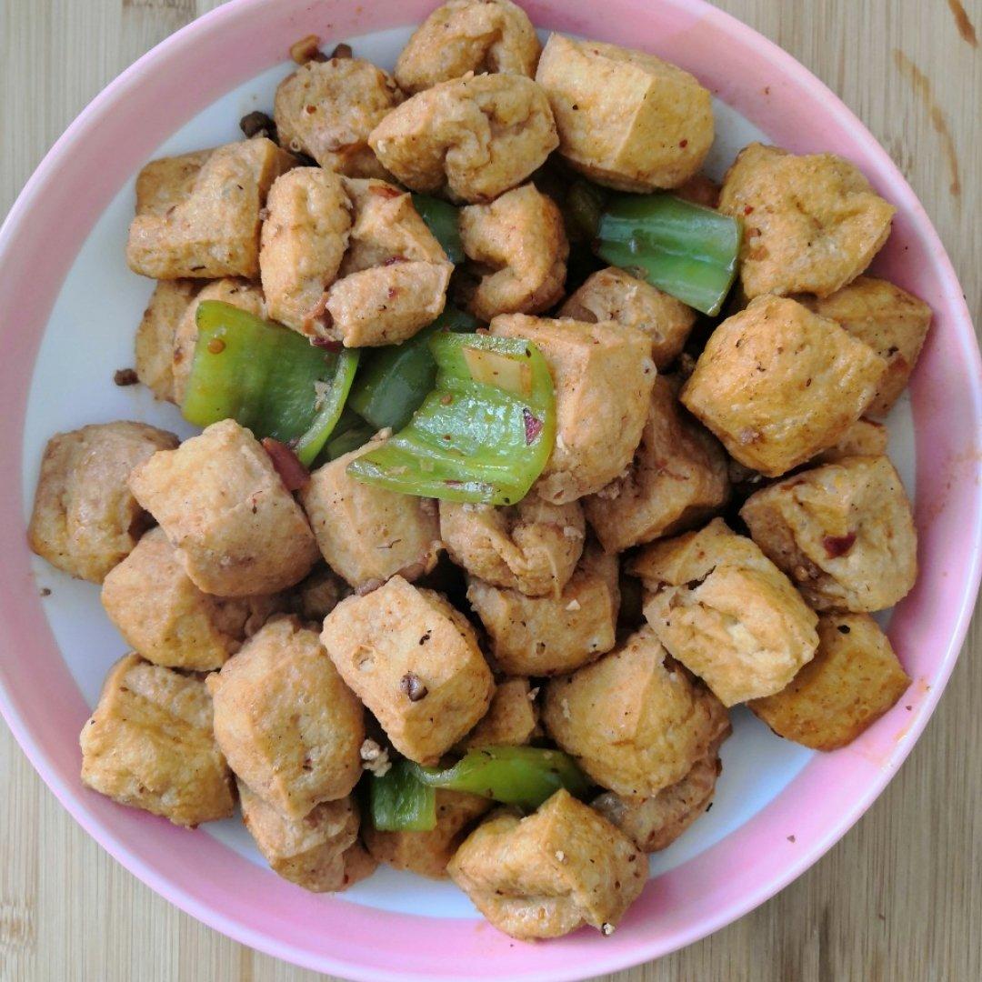 油豆腐丁炒青椒