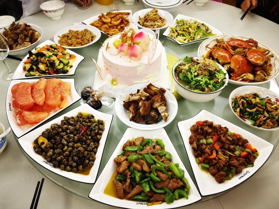 节日家庭聚餐