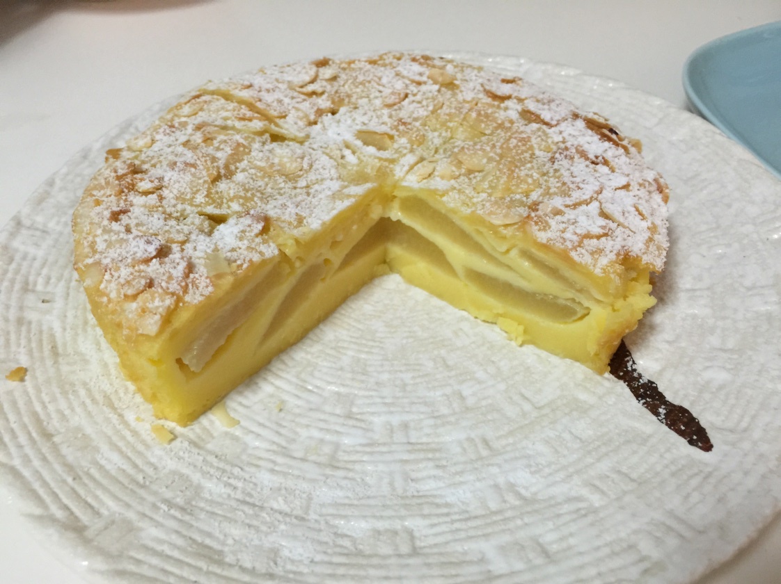 雪之精灵做的法国传统甜点啤梨杏仁克拉芙缇