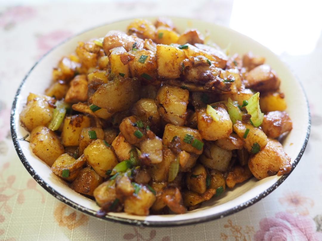 一道怎么做都好吃的干煎土豆鸡丁（红烧，咖喱，椒盐，孜然）