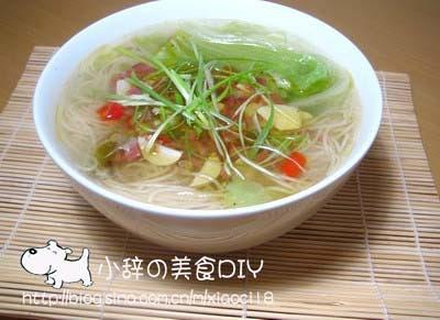 双椒熏肉汤面的做法