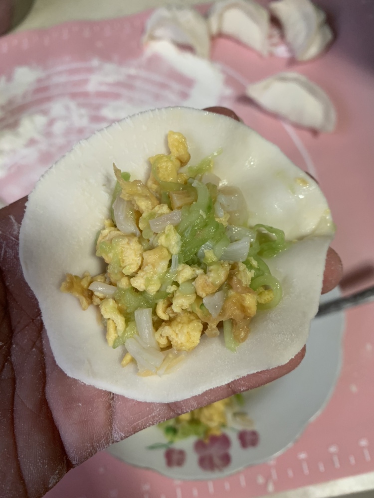 黄瓜瑶柱鸡蛋饺（无味精，只放盐，超级健康）的做法 步骤3