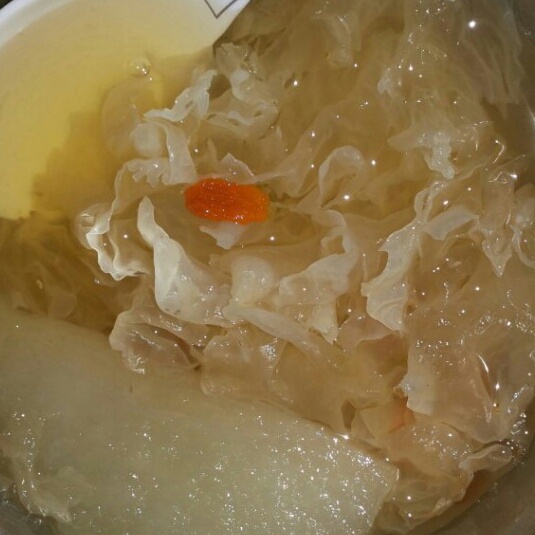 冰糖银耳雪梨汤