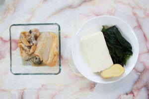 【春日大赏】海带豆腐蚌肉汤的做法 步骤1