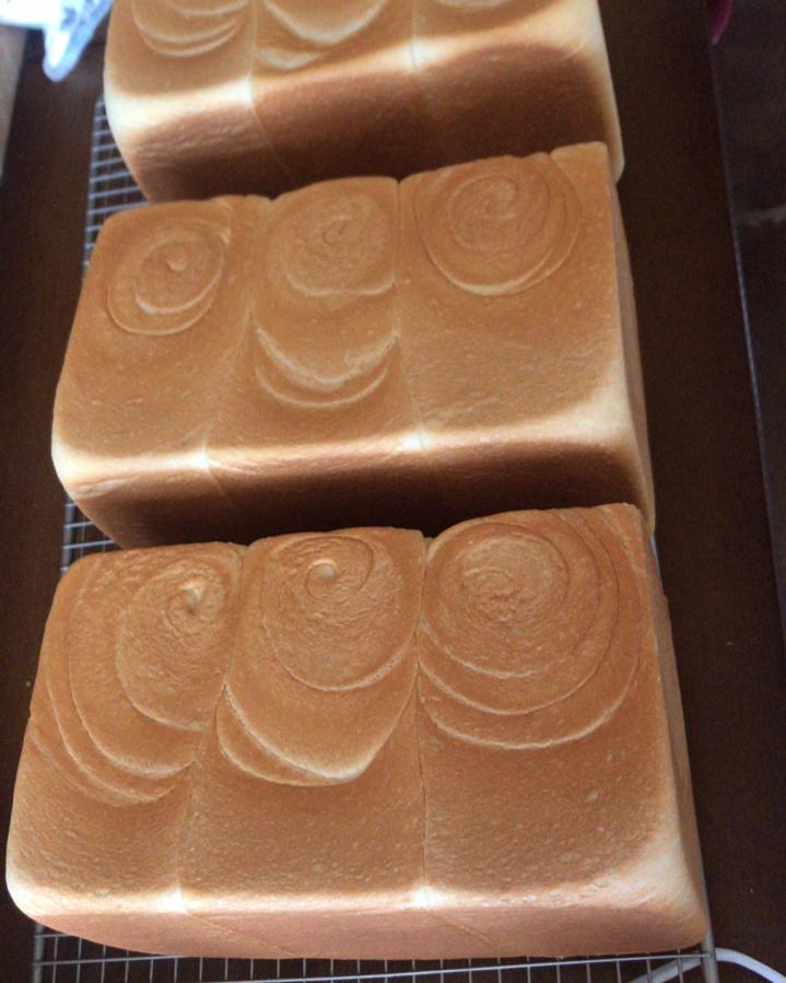 吐司，奶香手撕面包，超级香浓