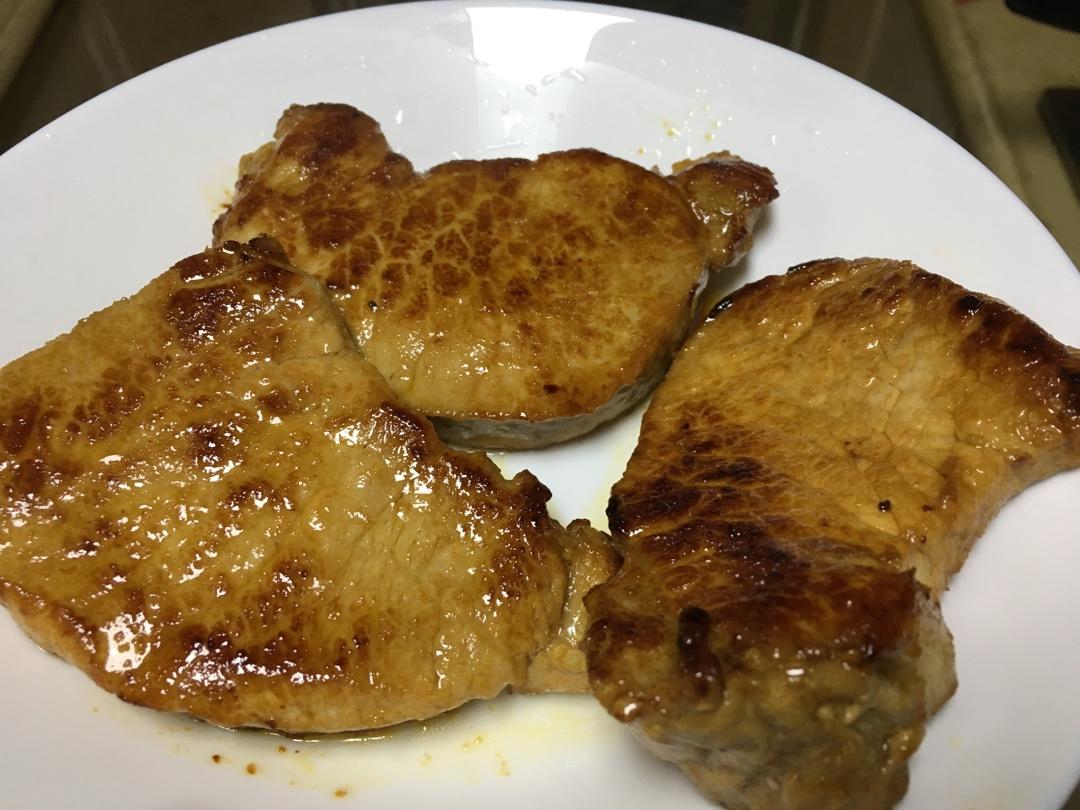 煎猪扒（超简单）和其他的猪扒在这食谱的最下面