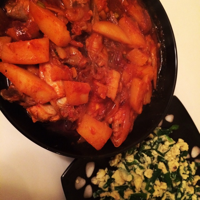 韩国料理——炖辣鸡翅(닭도리탕)