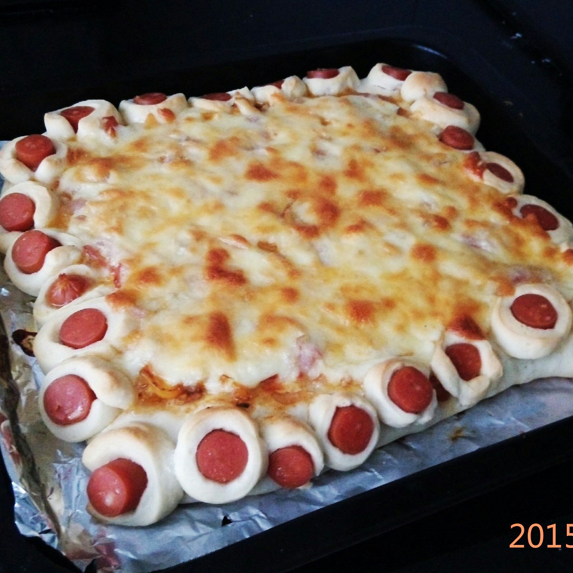 萨米肠蘑菇花边披萨