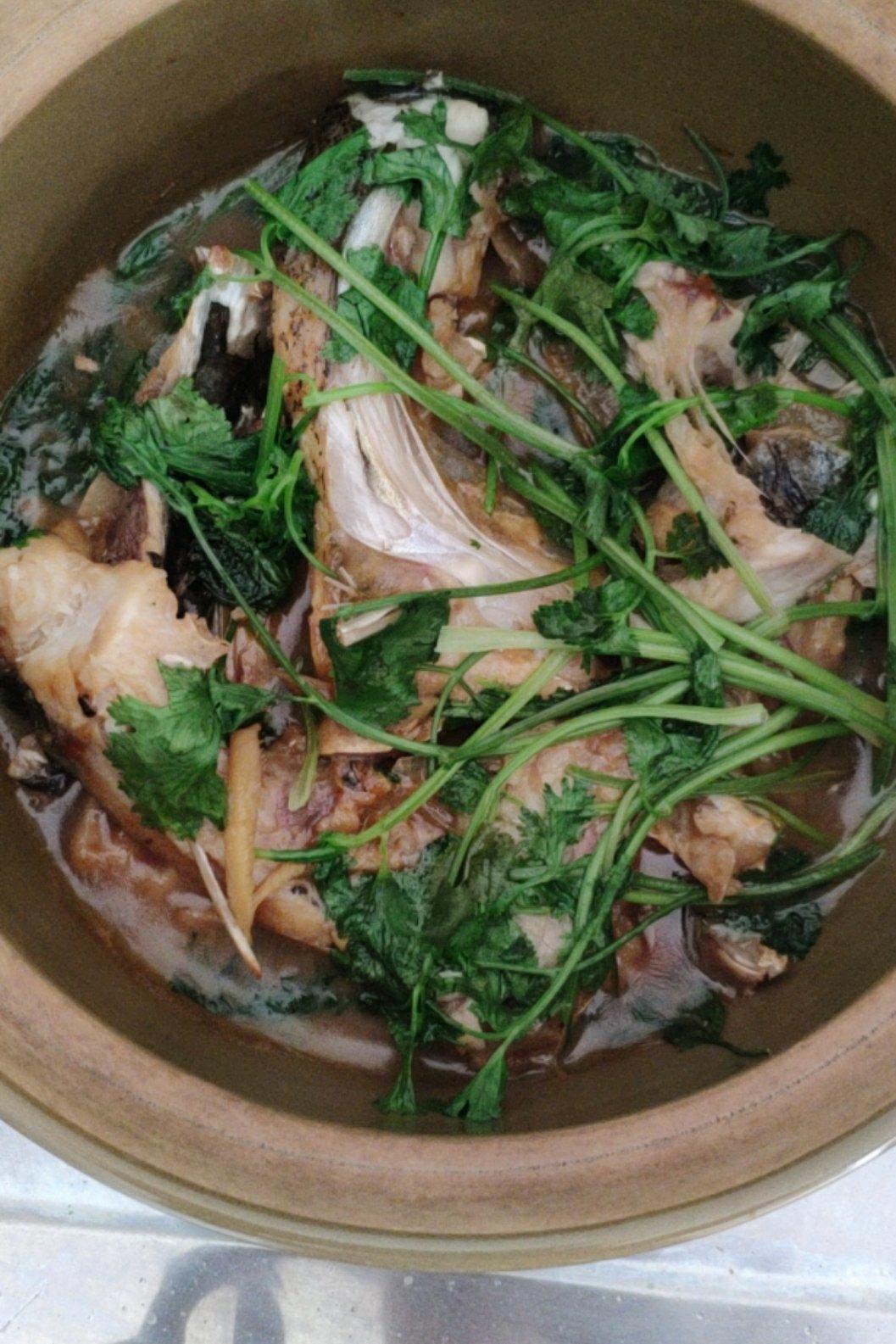 这么做《中餐厅》里的砂锅鱼头煲，超简单！