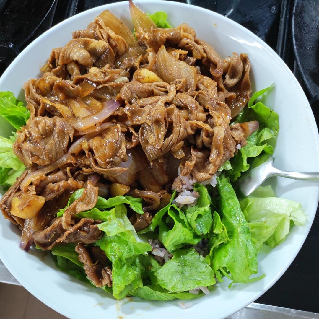 好吃到舔碗底的土豆肥牛拌饭
