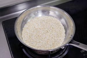 花椰菜糙米烩饭的做法 步骤1