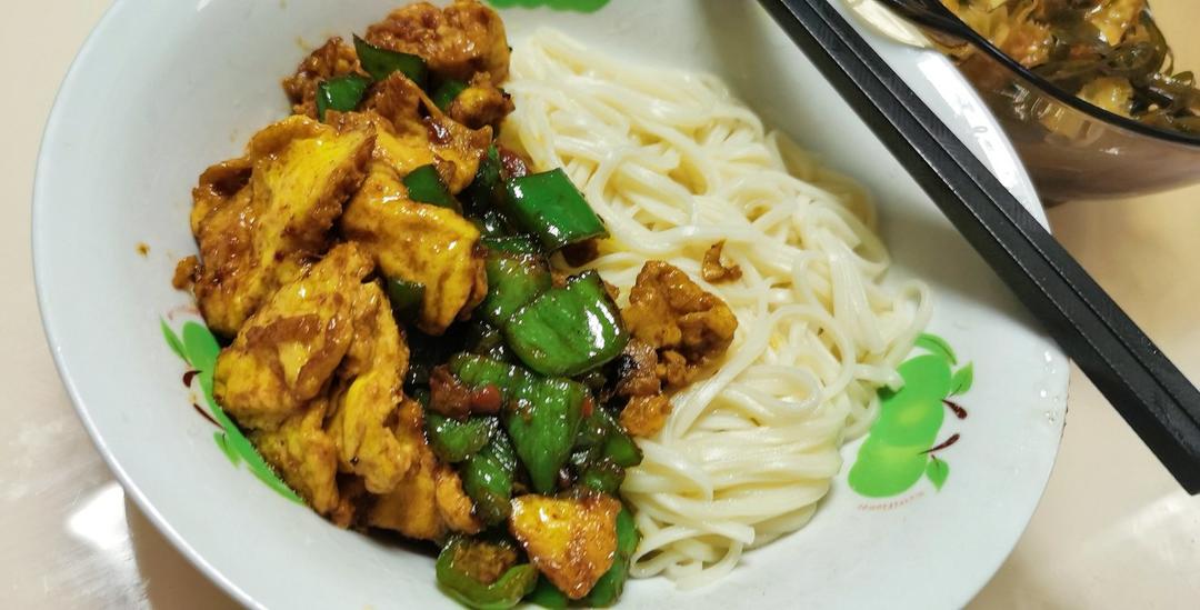 青椒鸡蛋盖面