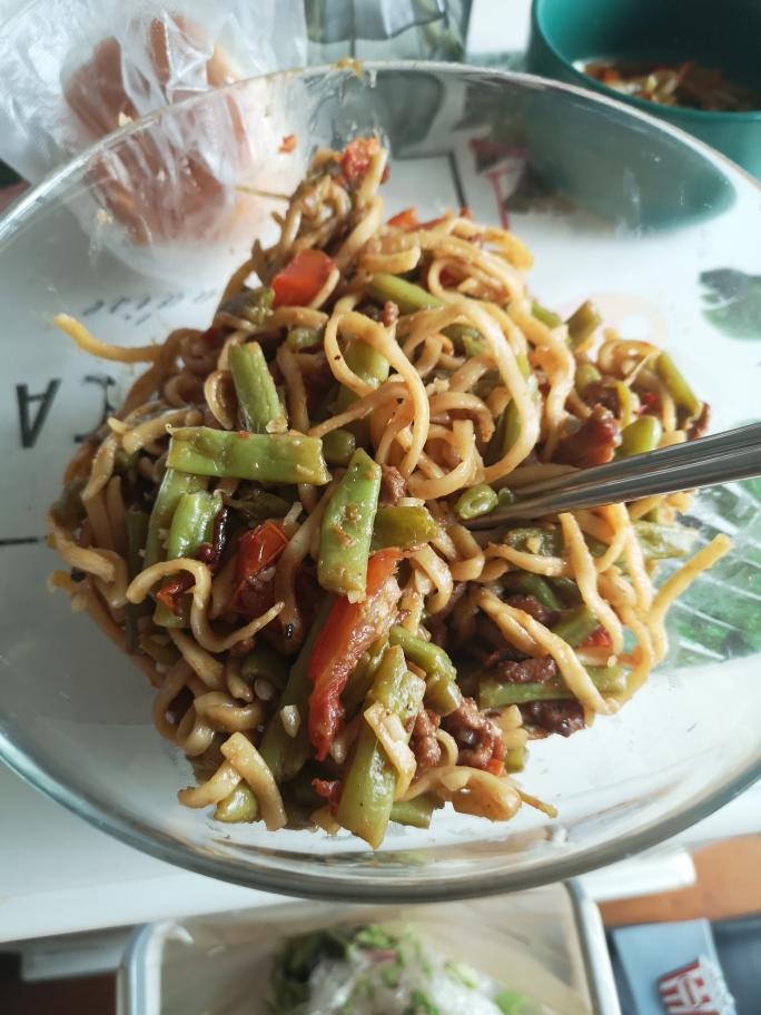 妈妈的爱豆角茄汁蒸面条的做法
