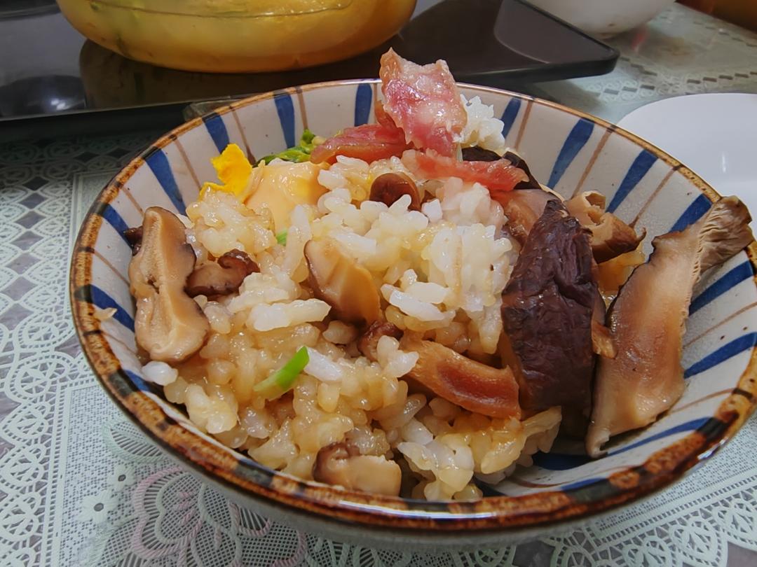 剩饭做的腊味煲仔饭