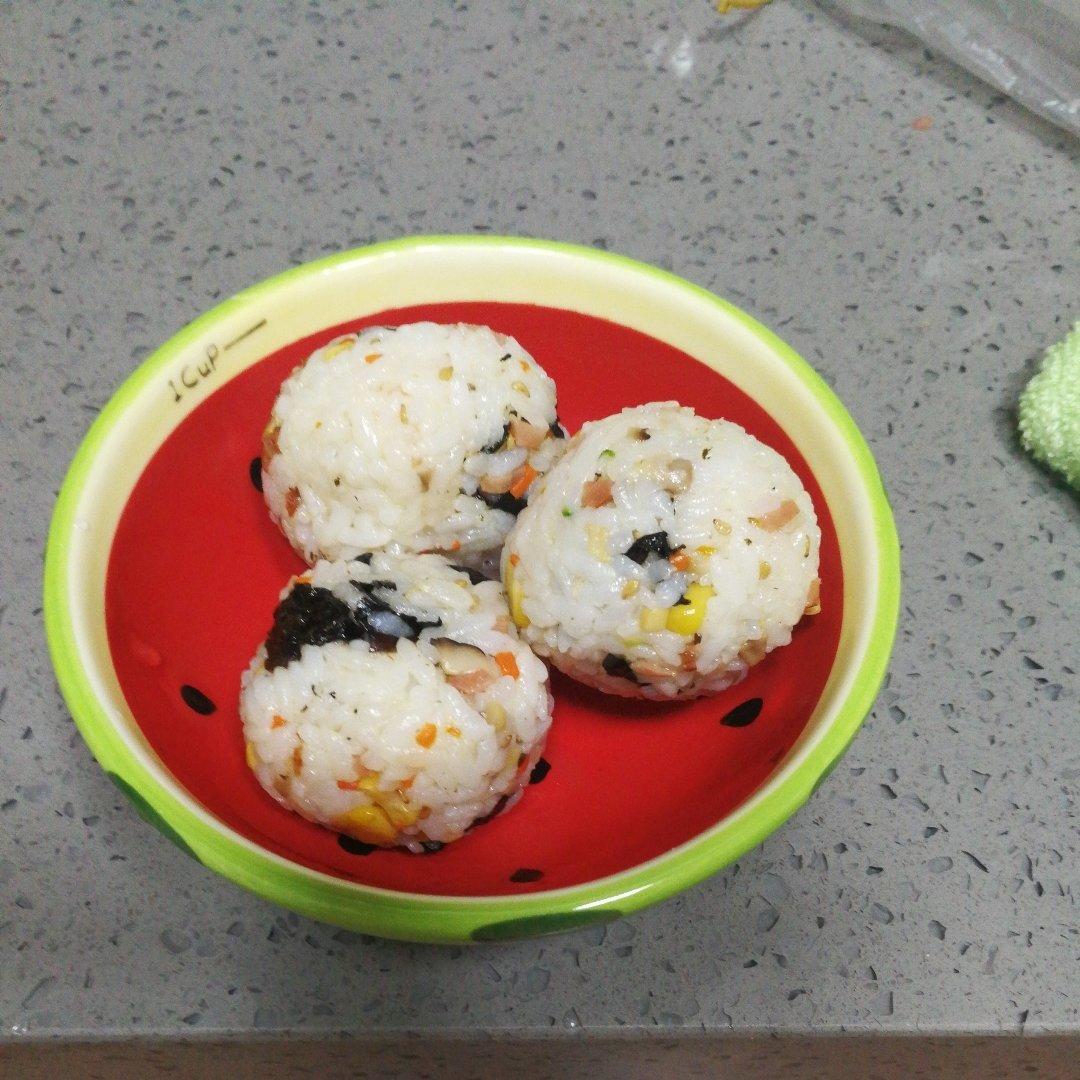 小盆友超爱的肉松饭团子