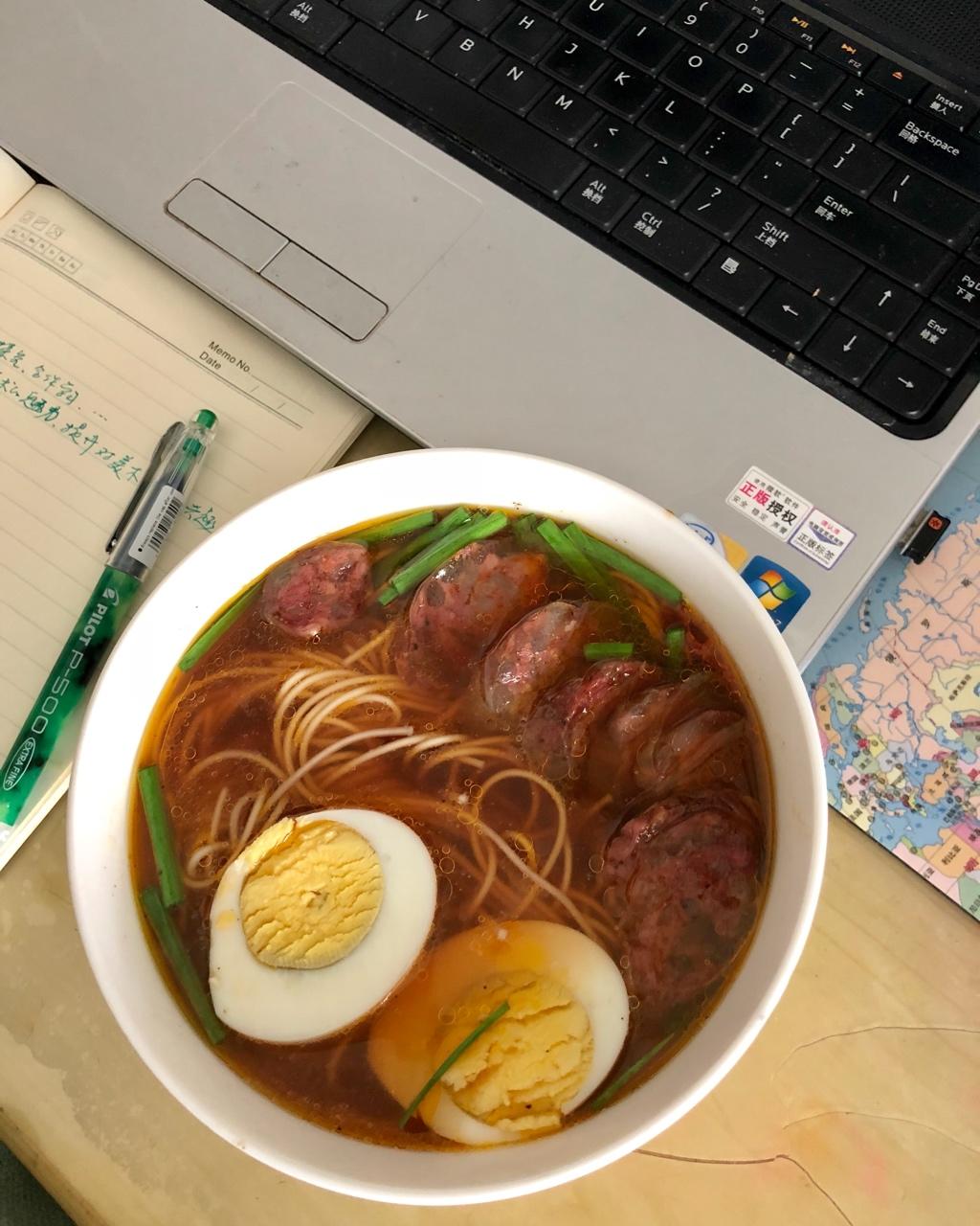 香肠鸡蛋面