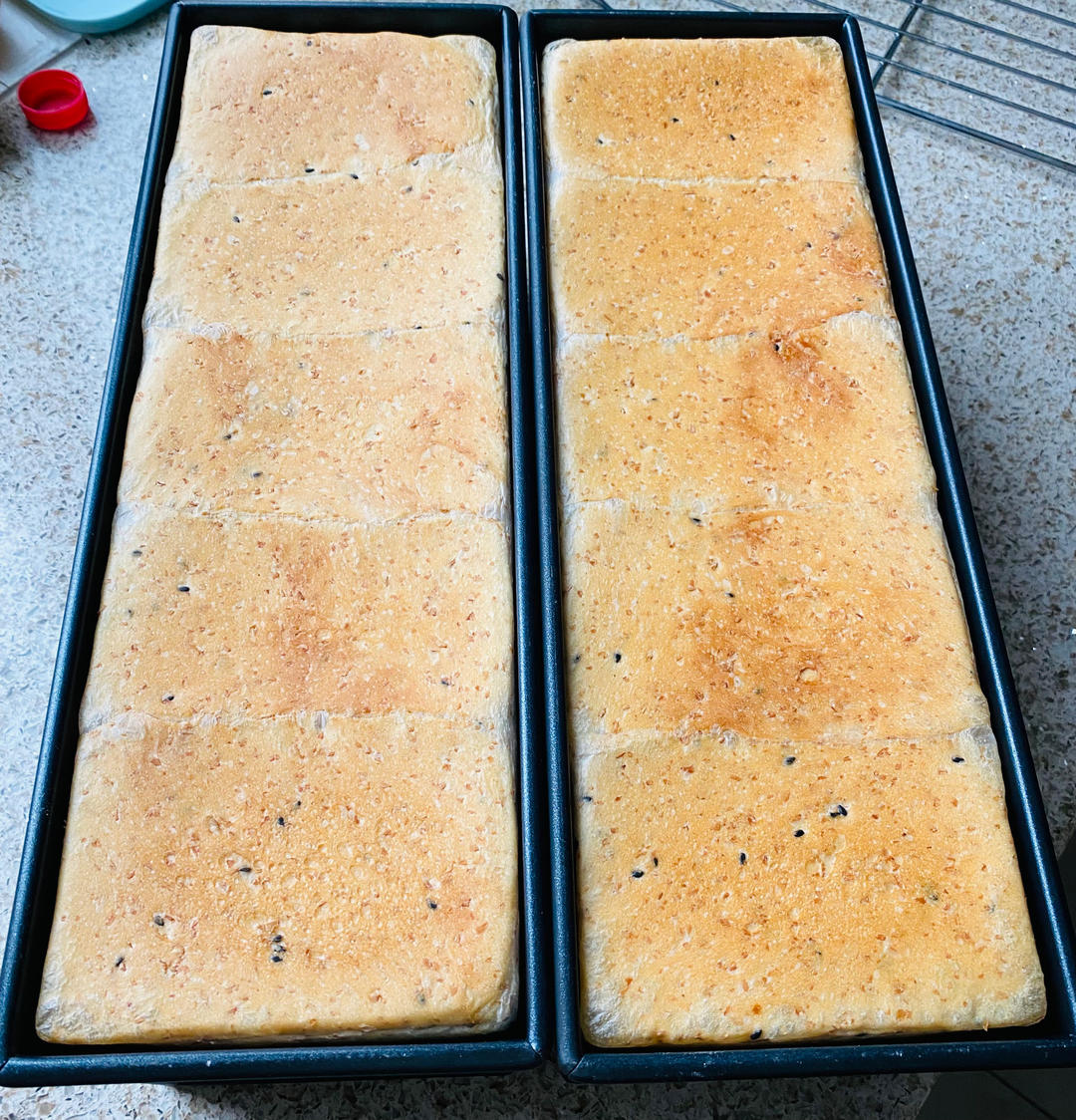 咸盐黑芝麻吐司