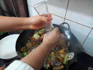 家庭版椒盐干锅牛蛙的做法 步骤12