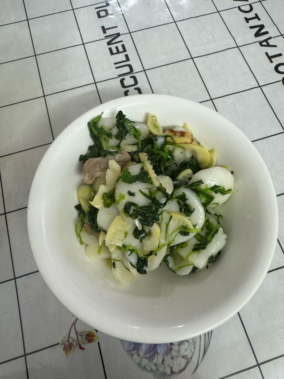 荠菜笋丝肉丝炒年糕